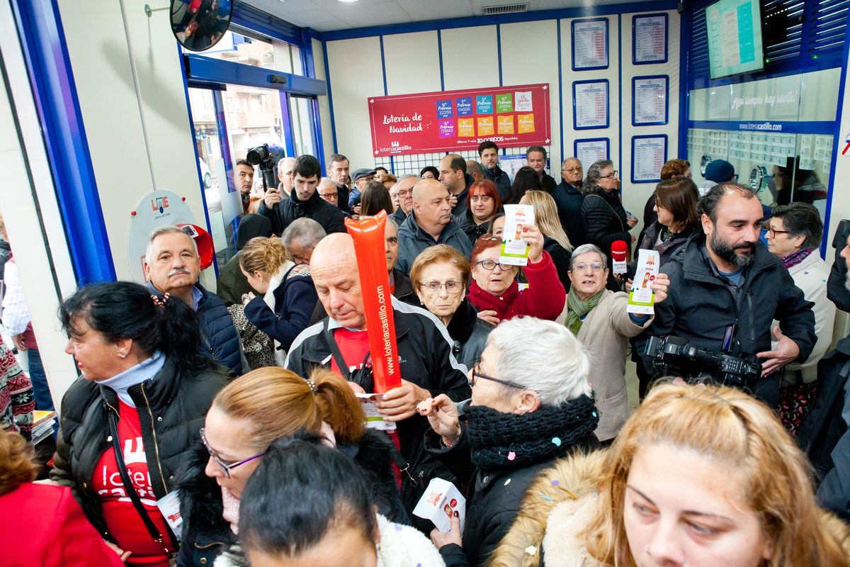 Els amants de la Loteria de Nadal ja comencen a comprar els seus primers números