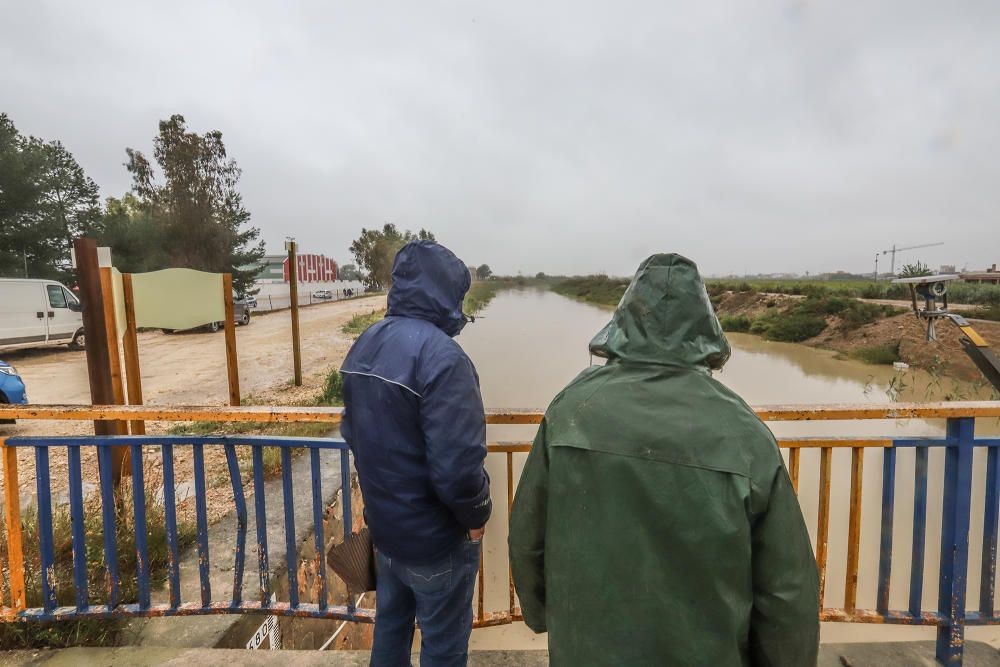 Las lluvias torrenciales anegan Torrevieja.