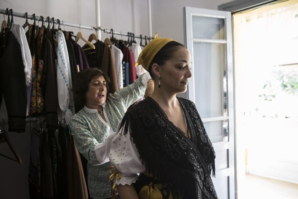 Ceremonia de vestir el traje de llanisca