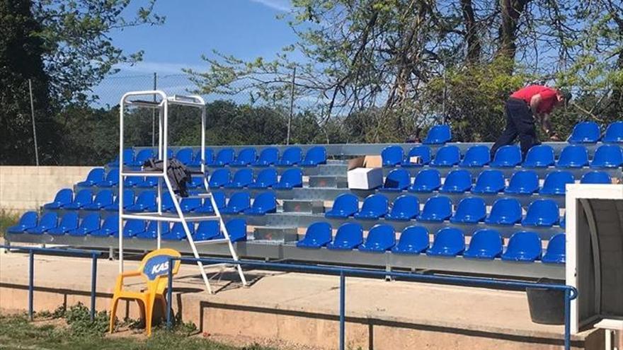 El campo de fútbol estrena dos gradas