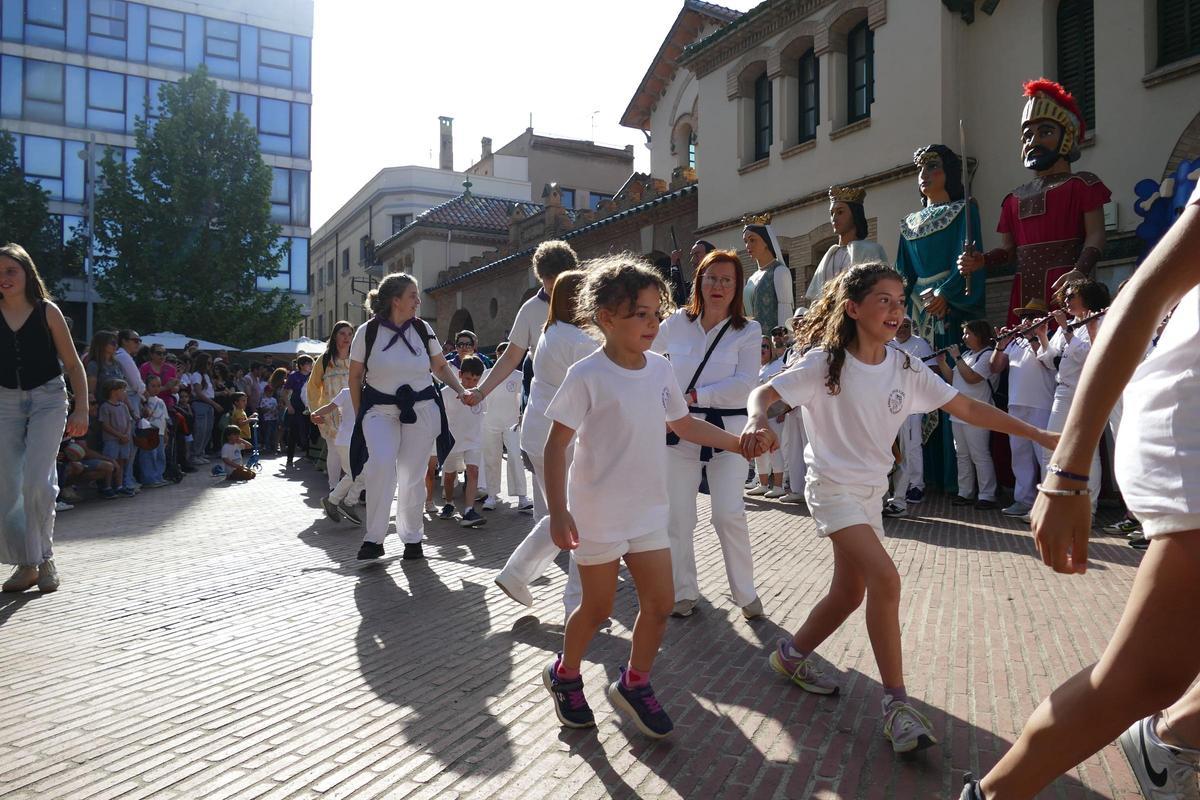 EN IMATGES | El seguici popular figuerenc obre el camí a les Fires i Festes de la Santa Creu EN IMATGES | El seguici popular figuerenc obre el camí a les Fires i Festes de la Santa Creu