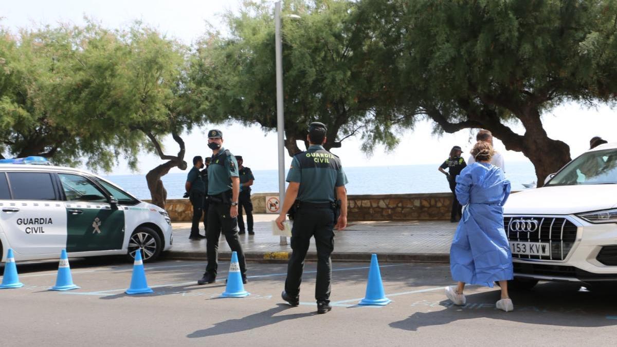 Desplegament dels efectius d&#039;emergència al passeig marítim de l&#039;Escala.