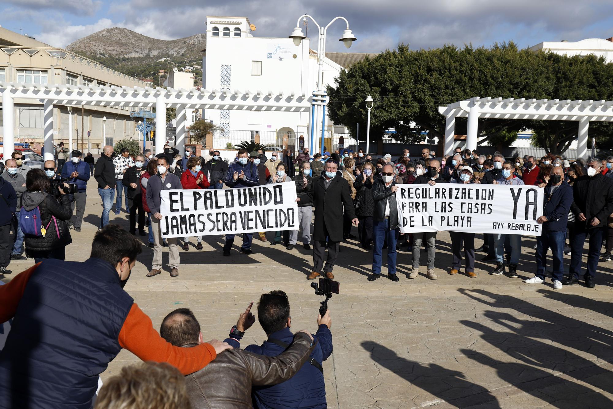 Protesta de vecinos de El Palo y Pedregalejo para pedir mejoras en la zona