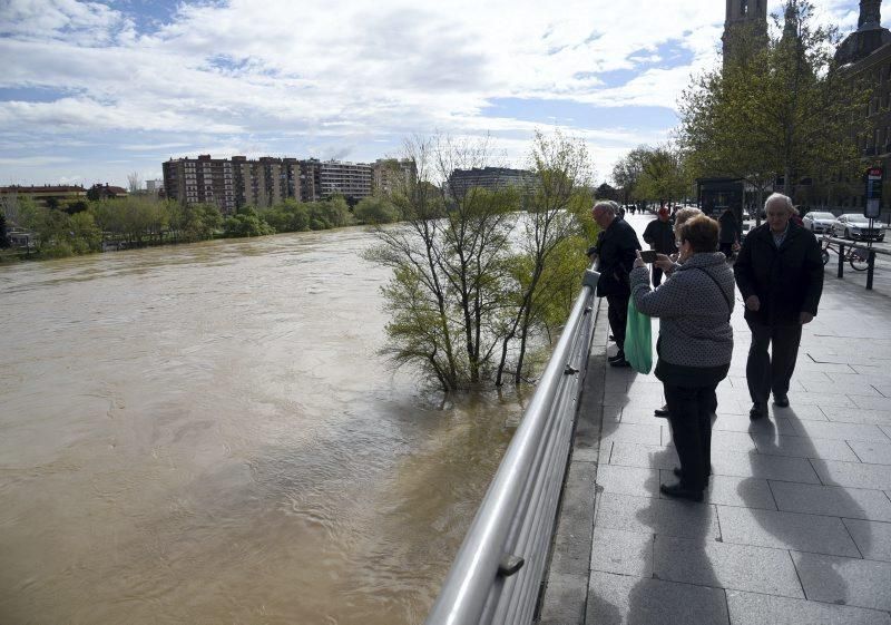 La crecida del Ebro se acerca a Zaragoza