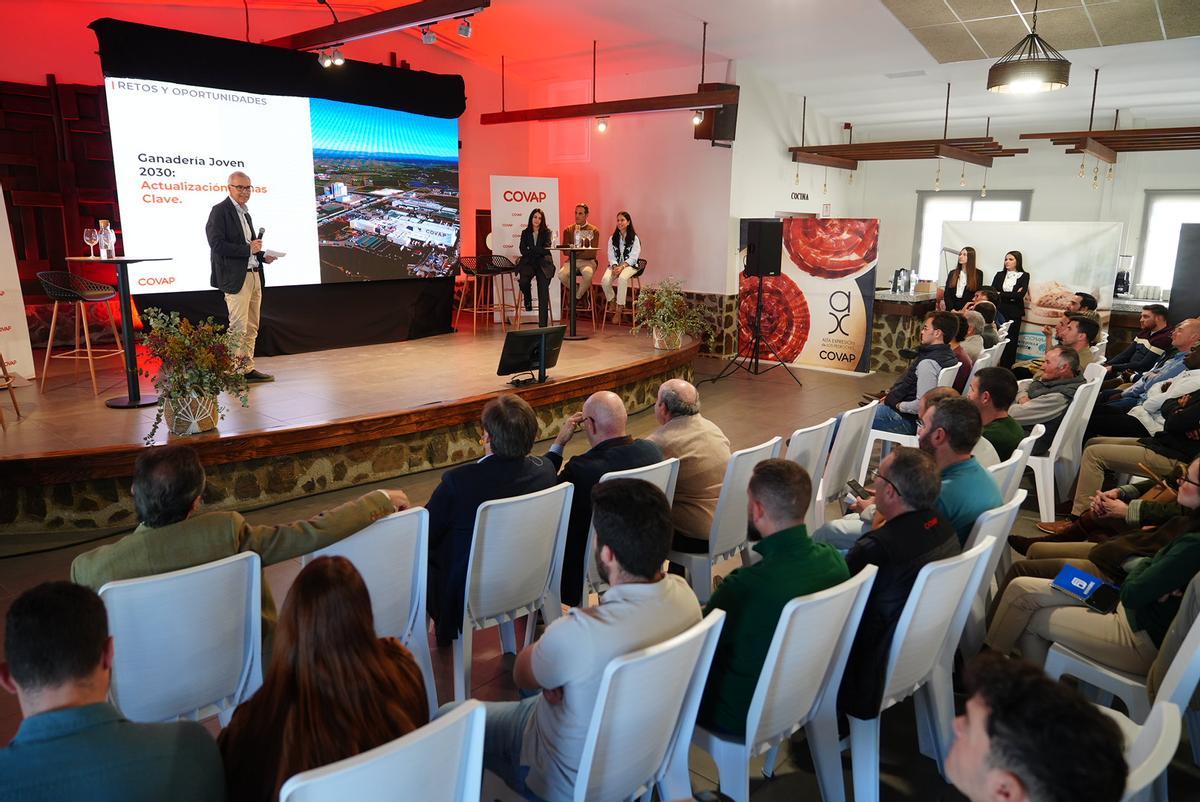 Jornadas celebradas en Añora para fomentar el relevo generacional en el sector ganadero y agrícola.