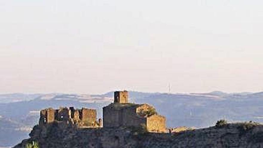 El castell de Sant Martí de Lladurs i l&#039;església de Sant Martí