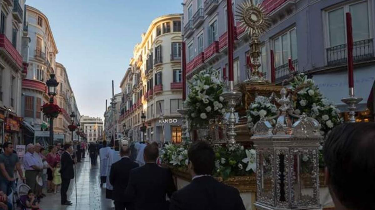 Salida de la procesión sacramental de los Dolores de San Juan.