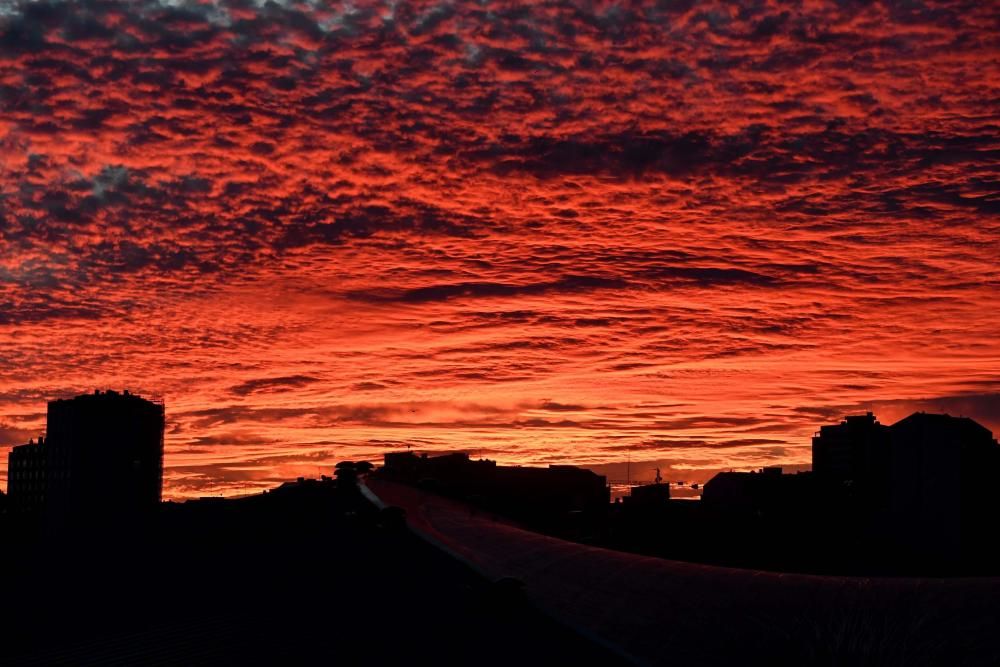 Así se ven los cielos de A Coruña en el amanecer