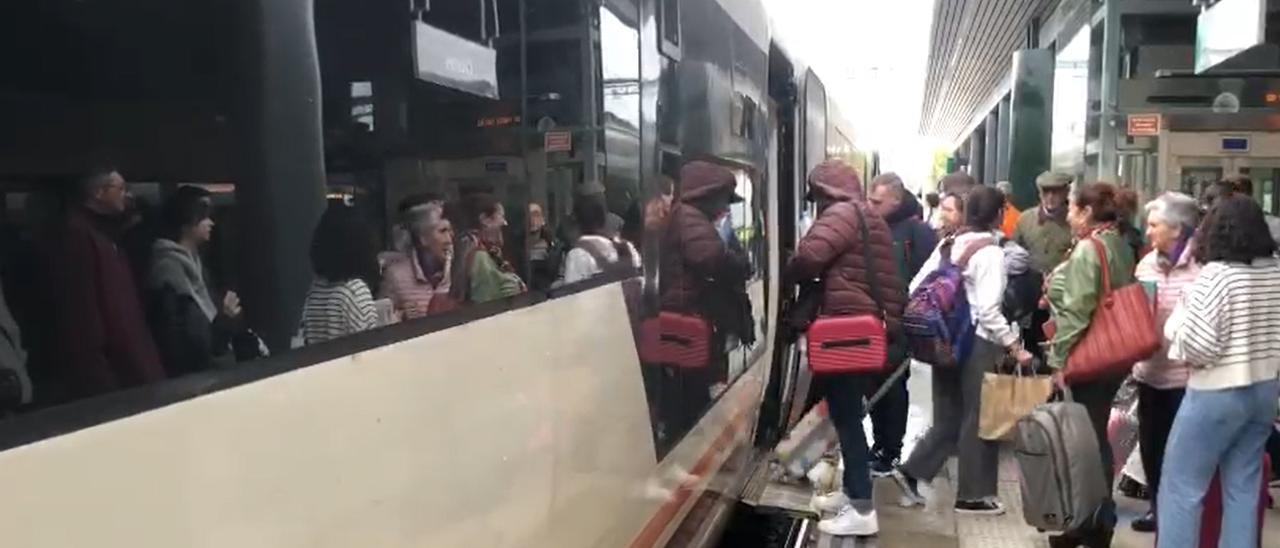VÍDEO | Retrasos de una hora en el tren Madrid-Extremadura por obras