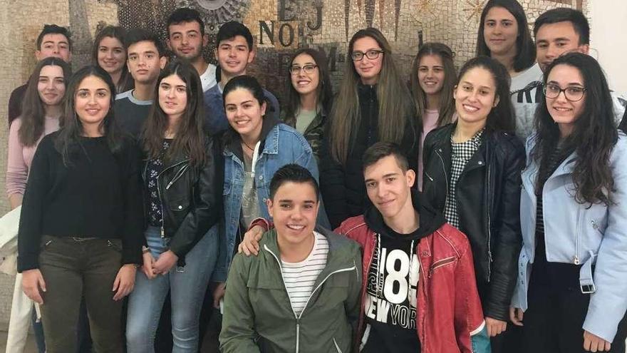 Todo el grupo del curso de 1º del BIE de Idiomas en el centro zamorano.