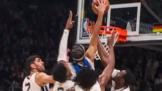 ¡El mate del siglo! La locura de Anthony Black entre 4 rivales para machacar el aro