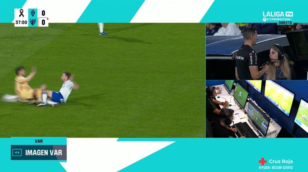 Imagen de la expulsión de Kevin en el Real Zaragoza-Málaga CF.