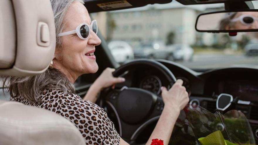 Si tienes más de 65 años y aún conduces, debes tener esto en cuenta