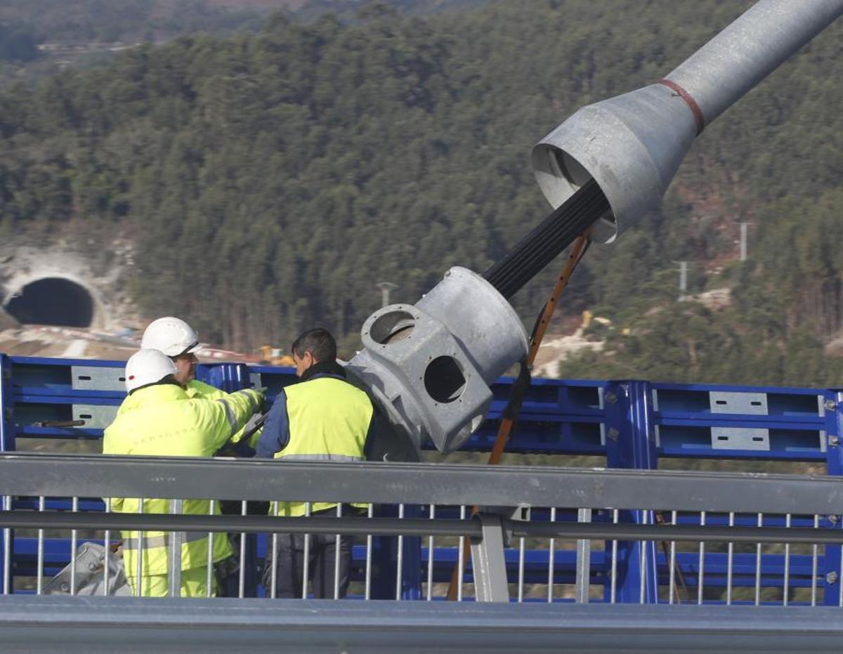 Docenas de obreros trabajan en Rande Docenas de obreros trabajan en Rande