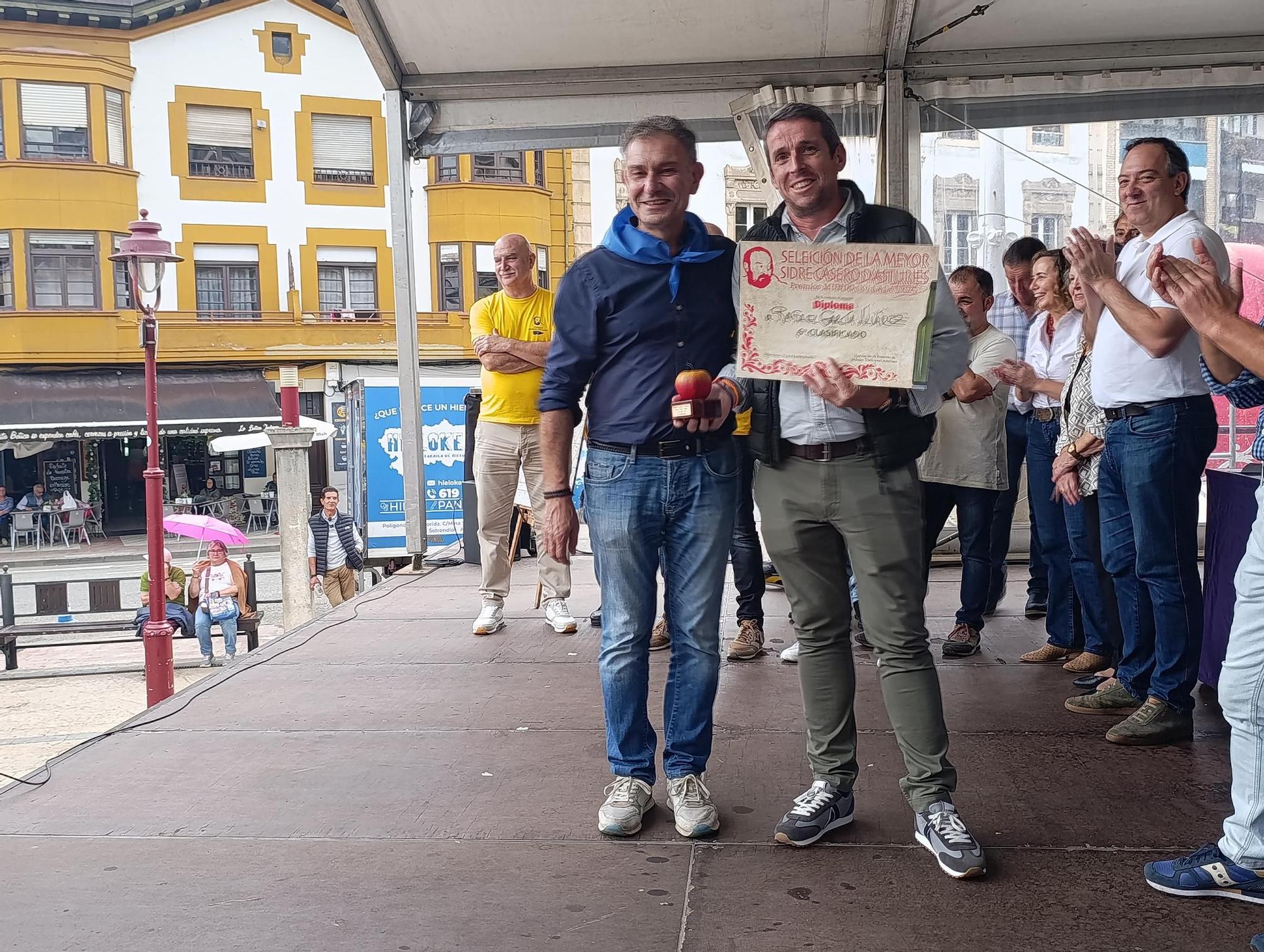 Héctor García, de Llanes,  gana la "champions" de la sidra casera en Villaviciosa