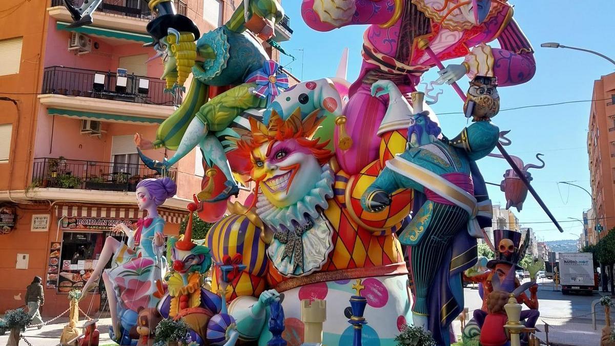Así luces la falla de Cánovas del Castillo en Carcaixent