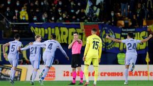 El Barça arrenca la primera victòria fora al camp del Vila-real