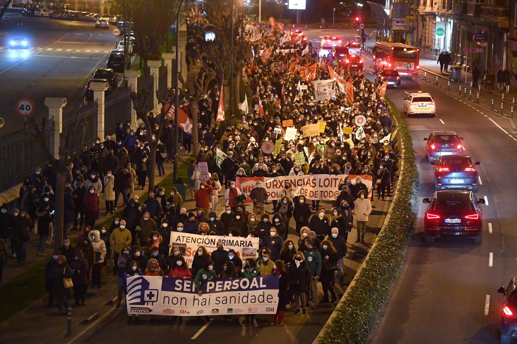 Manifestación de trabajadores del Hospital de A Coruña: "Sen persoal non hai sanidade"