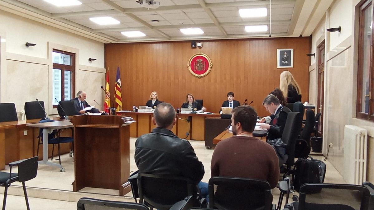 Los dos acusados, ayer en el juicio celebrado en la Audiencia de Palma.