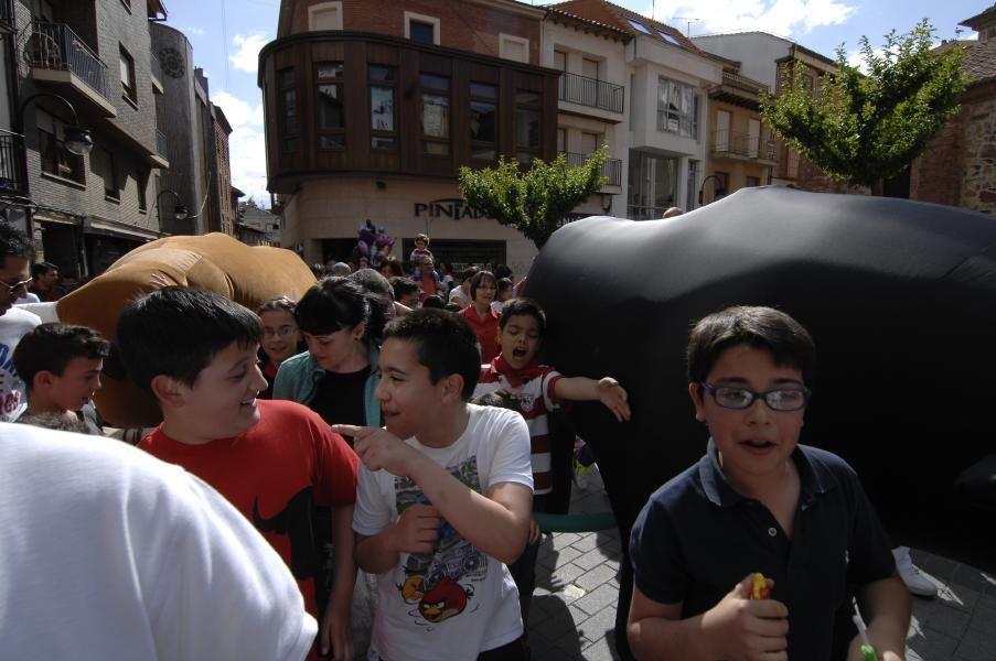 Los toros hinchables llenaron las calles