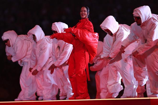 Así ha sido la espectacular actuación de Rihanna en la Super Bowl