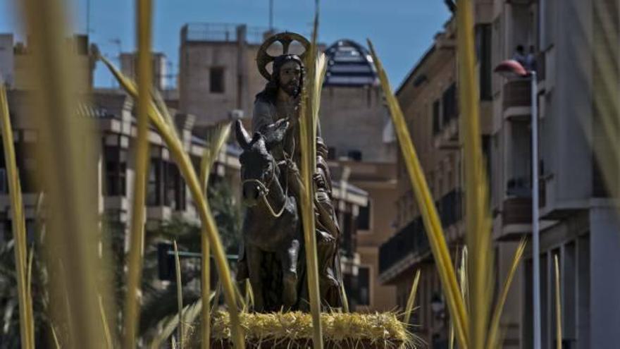 El desfile de Jesús Triunfante dejó estampas para el recuerdo en la ciudad de las palmeras.