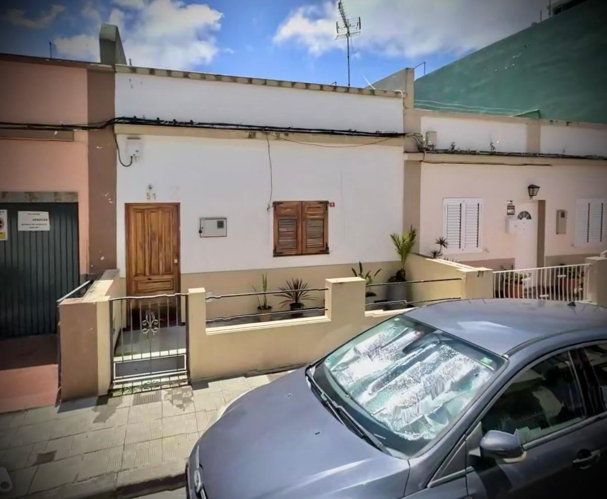 La vivienda de la mujer hospitalizada que fue okupada durante un año por una familia en La Laguna.