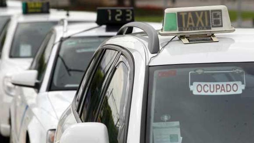 Los taxistas amenazan con una huelga los días claves de la Navidad.