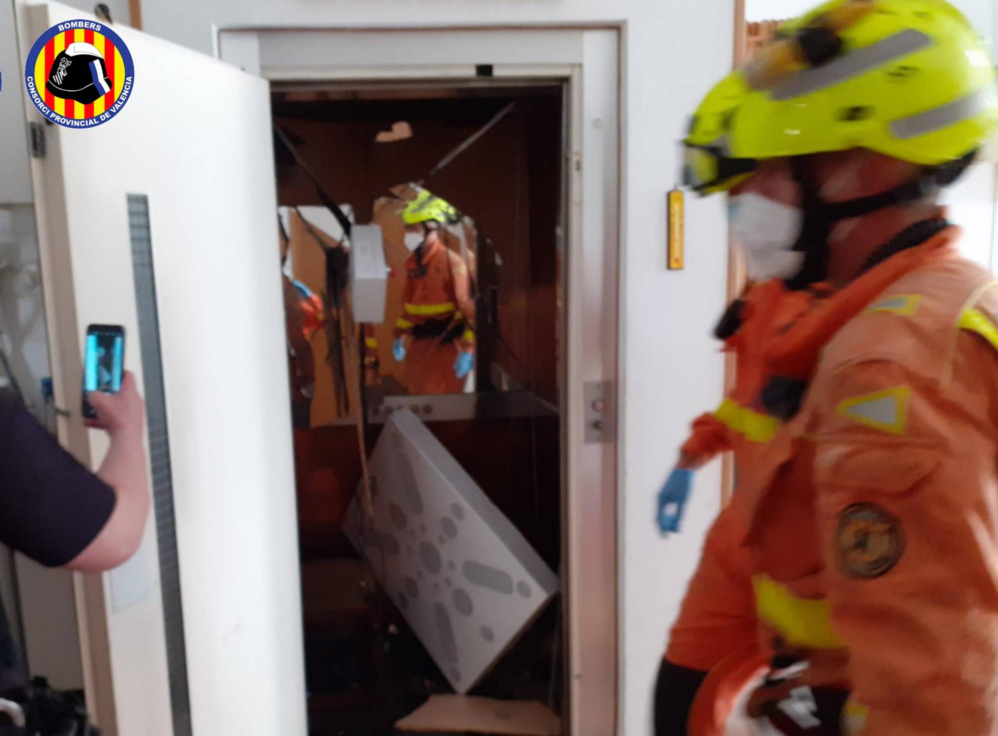 Un ascensor se desploma en una finca de Benirredrà y deja dos heridos