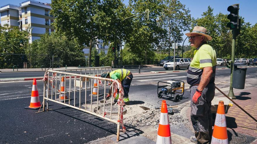 Cortado un carril de la avenida de Hernán Cortés de Cáceres