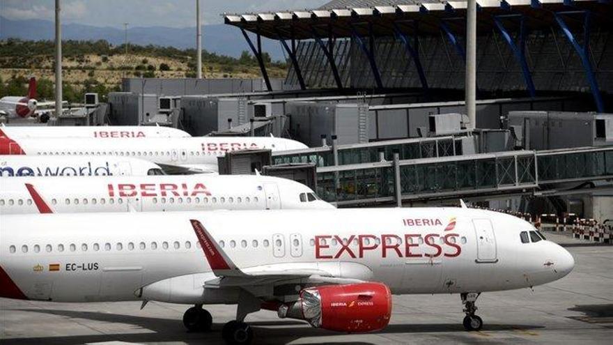 Canarias exige que se respete la distancia entre pasajeros en el avión