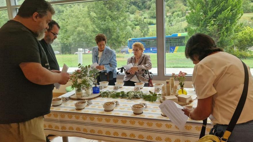 Santos Alonso se lleva el primer premio del concurso gastronómico del panchón en Aller