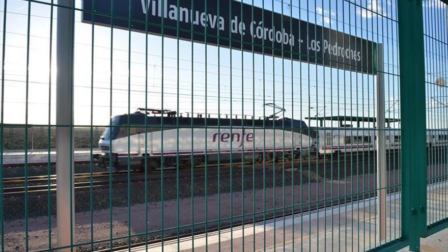 La alcaldesa pide a Fomento que paren más trenes