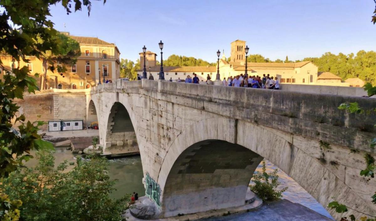 Isla Tiberina, un salvavidas en el Tíber