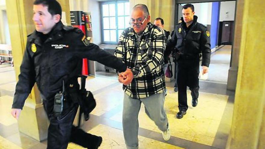 Los detenidos son trasladados al juzgado. // Gustavo Santos
