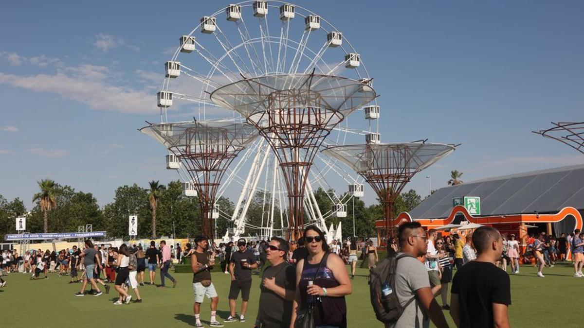 La delgada línea roja que separa a algunos festivales de los parques de atracciones.