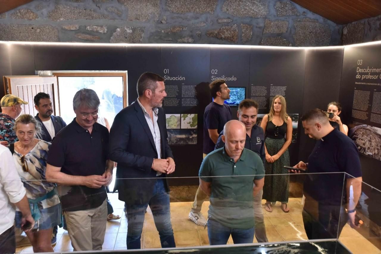 Inauguración del centro de intepretación del yacimiento arqueológico de Adro Vello, en San Vicente de O Grove.