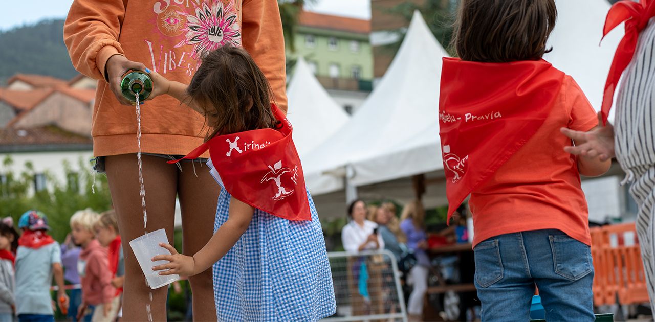 La construcción de las casetas del Xiringüelu y el Xirinfantil, en imágenes