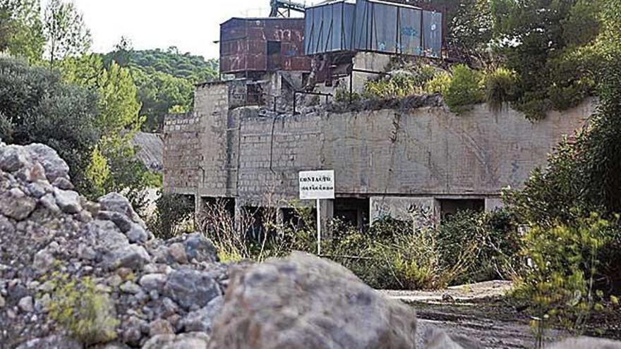 Instalaciones de la antigua cantera de Establiments.