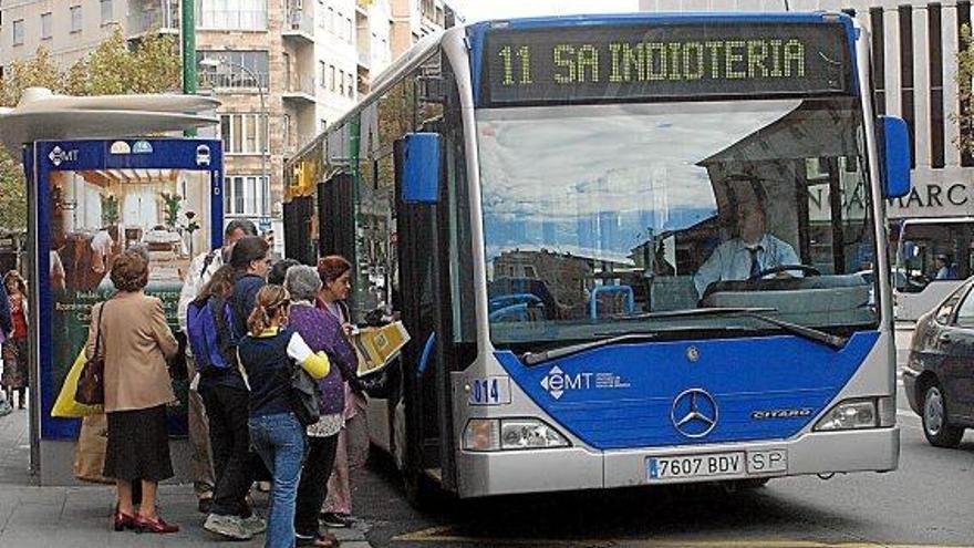 Blick auf einen Stadtbus