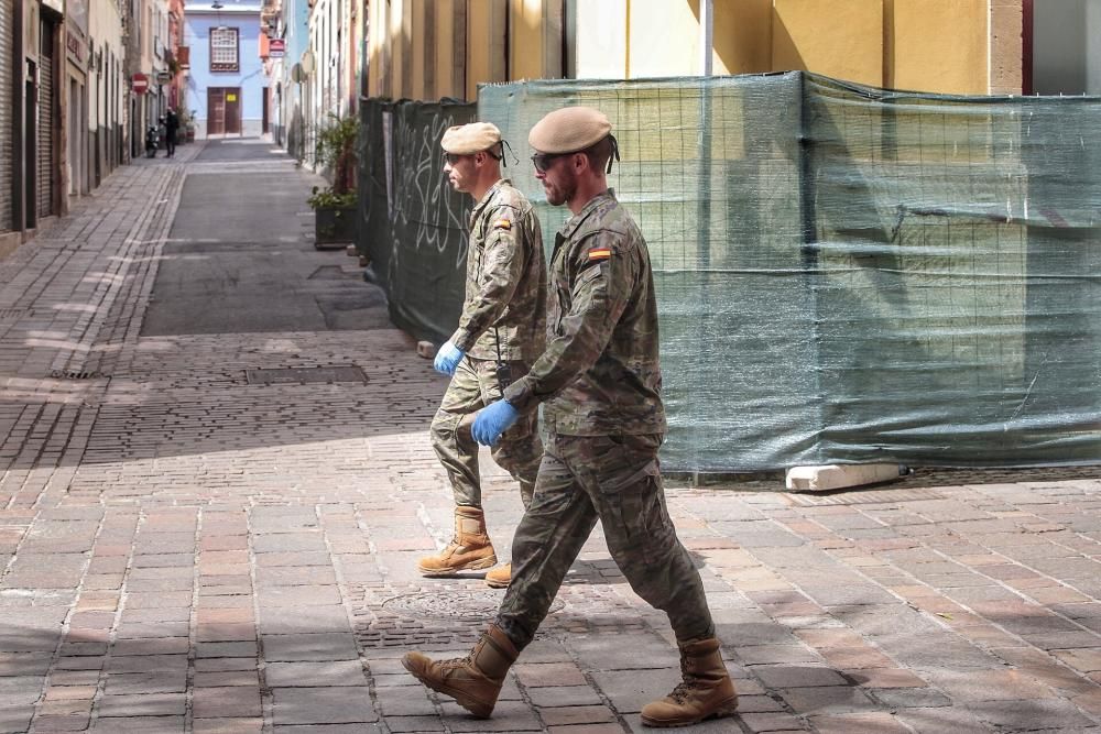 Militares patrullando por Santa Cruz