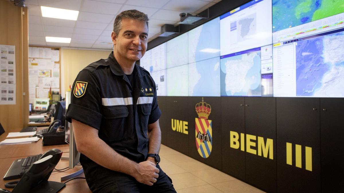 El teniente coronel Olaf Clavería, en el centro de operaciones del cuartel general de la UME en Bétera.