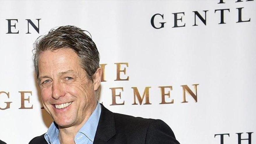 Hugh Grant defiende al príncipe Enrique