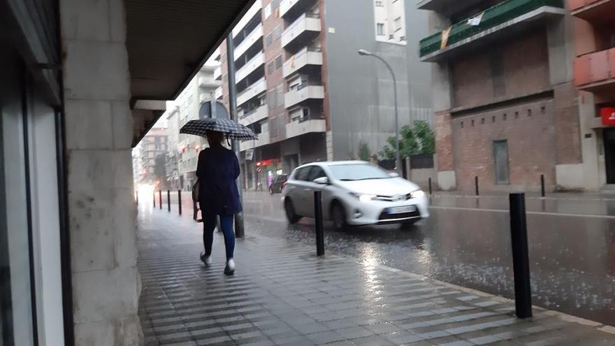 Plou a tota la comarca, però amb més intensitat al litoral.