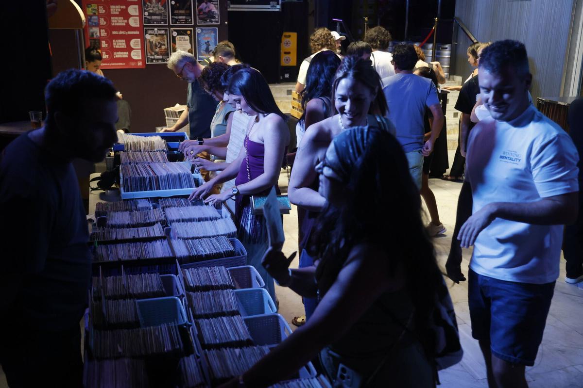 La Feria del Disco Nocturna, en imágenes