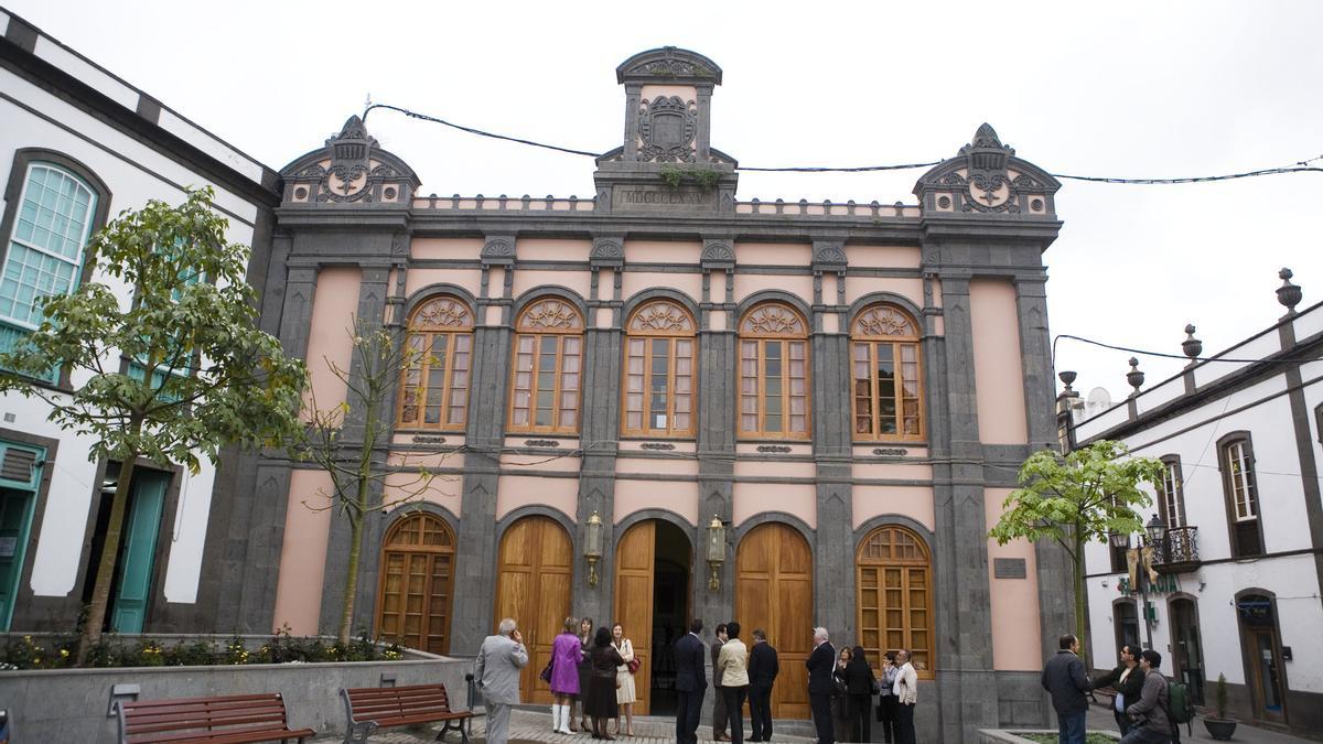 Fachada principal de las Casas Consistoriales de Arucas