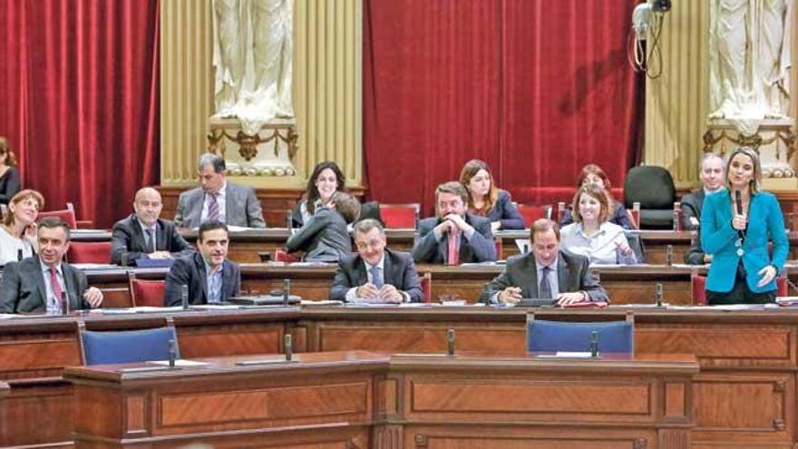 El PP de Balears, en boca de la diputada Núria Riera, arremetió contra la presidenta Francina Armengol.