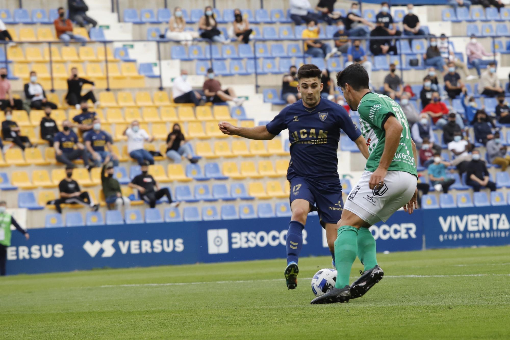 El UCAM Murcia vence y certifica su presencia en el play off (3-2)