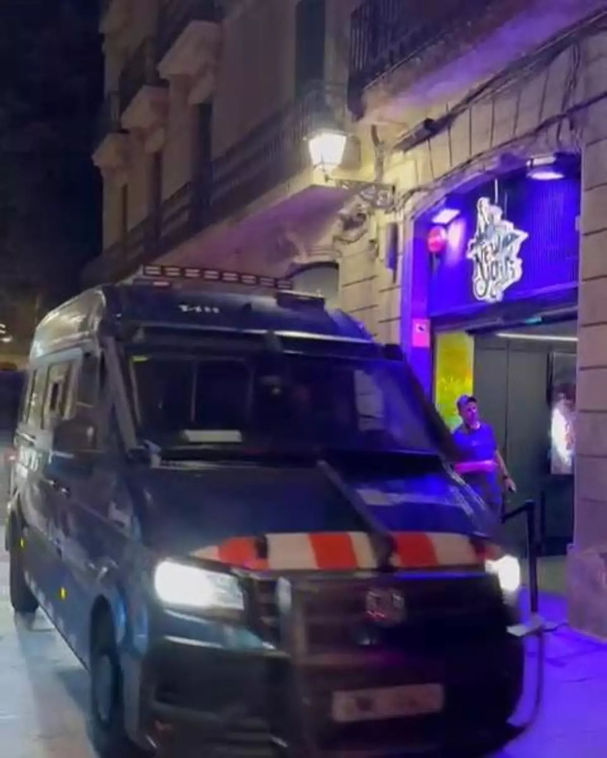 Cuatro detenidos en una discoteca de Barcelona por tenencia ilícita de armas blancas y drogas