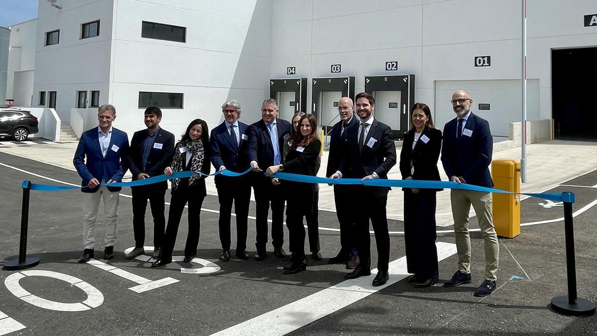 Corte de cinta de la inauguración de la planta de XCharge en Silla